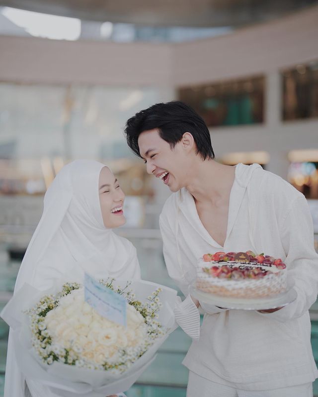 Dinda Hauw dan Rey Mbayang Dinda Hauw dan Rey Mbayang