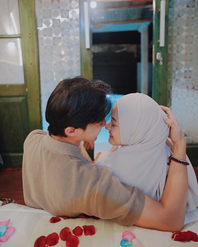 Dinda Hauw dan Rey Mbayang Dinda Hauw dan Rey Mbayang