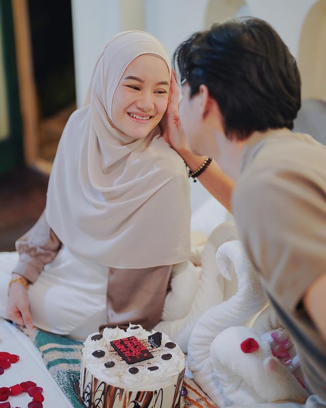 Dinda Hauw dan Rey Mbayang Dinda Hauw dan Rey Mbayang