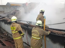 Kebakaran 3 Rumah di Cakung, 8 Unit Damkar Meluncur