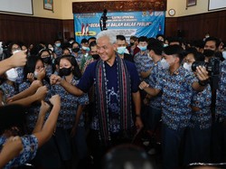 Ganjar Ajarkan Nilai Toleransi ke Siswa SMA di Magelang