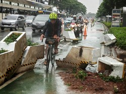 Pemobil Bikin Rusak Jalur Sepeda Sudirman Tak Ditilang, Ini Alasannya