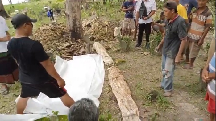 Jenazah yang ditemukan dengan kafan yang masih utuh