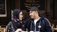 Momen Romantis Kartika Putri dan Suami Kulineran di Kafe dan Warung