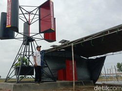 Top! Desa Ini Pakai Tenaga Angin untuk Terangi Jalur Wisata