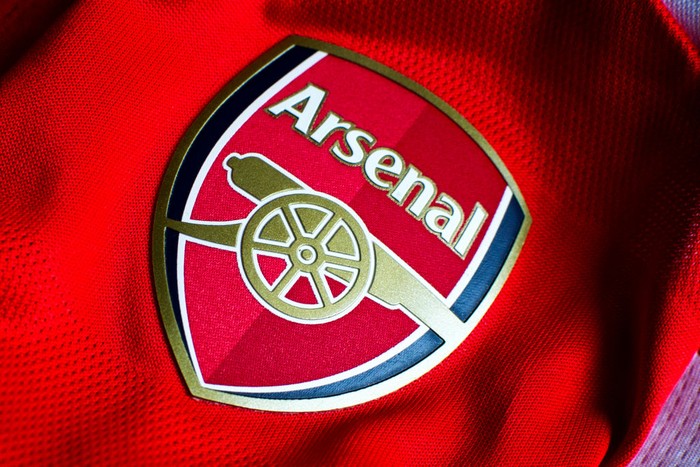 MADDALONI, CASERTA, ITALY - 2022/11/11: In this photo illustration a English Arsenal team logo sewn on a red jersey. Famous team of the British league founded by David Danskin, it is one of the strongest and most successful teams in football history. (Photo Illustration by Vincenzo Izzo/LightRocket via Getty Images)