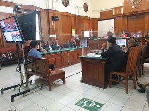 Mas Bechi Divonis 7 Tahun Bui, Pendukung Ricuh-Serang Kamera Wartawan Mas Bechi Divonis 7 Tahun Bui, Pendukung Ricuh-Serang Kamera Wartawan