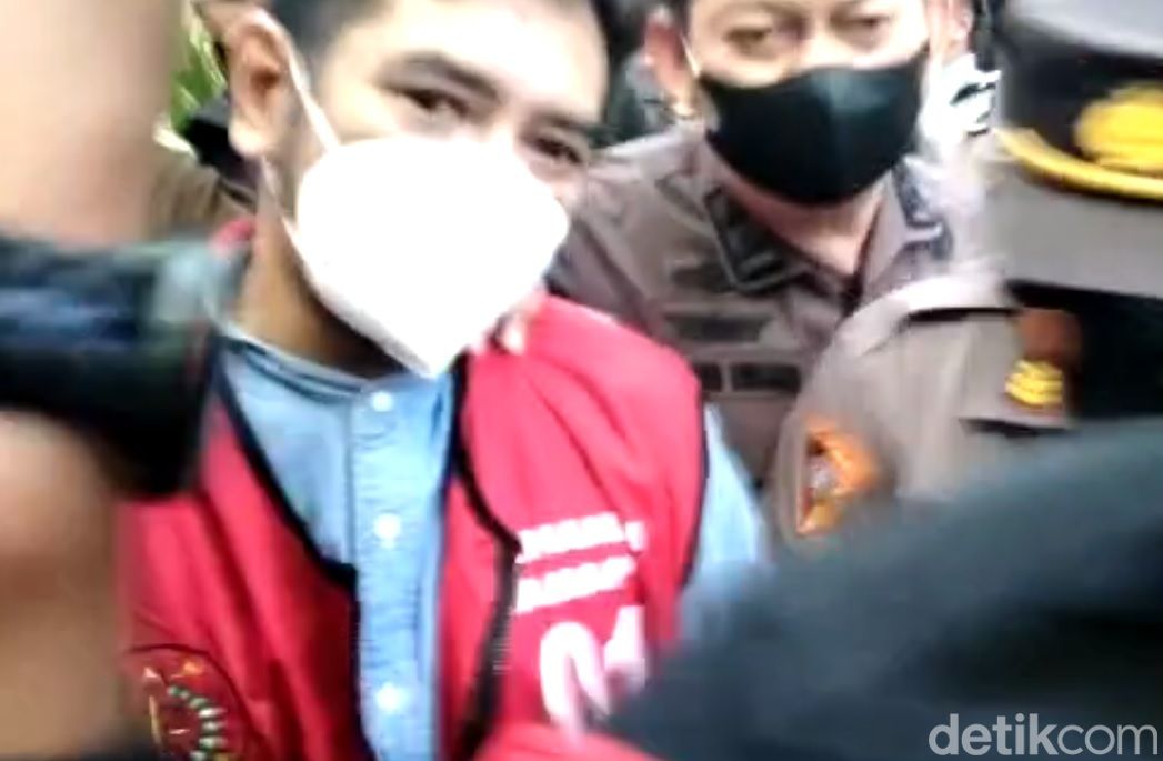 Mas Bechi usai sidanag putusan di PN Surabaya.