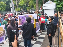 Konten Wawali Surabaya Armuji Bikin Resah, Pedemo Layangkan 4 Tuntutan