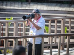 Aksi Menteri PUPR Pak Bas Jadi Fotografer Dadakan Curi Perhatian Netizen