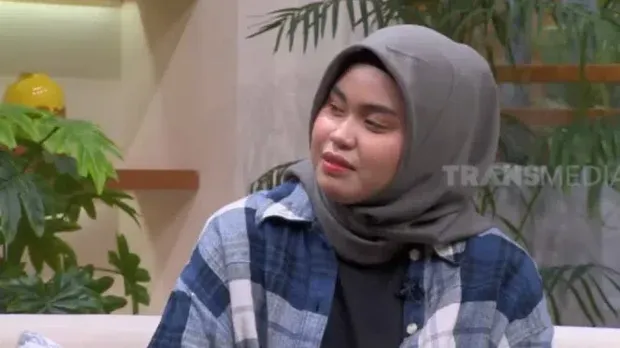 Sosok Nabila Wanita Berhijab Yang Punya Suara Pria