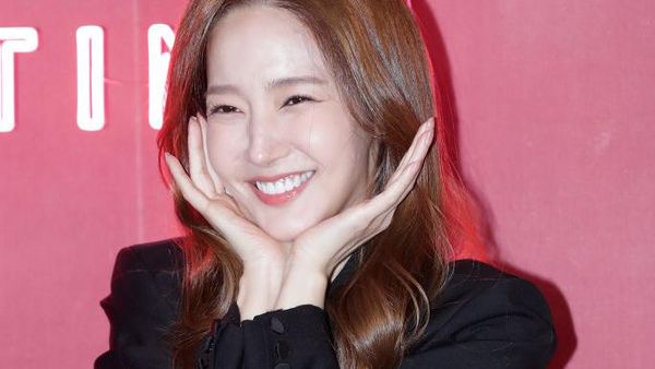 7 Foto Park Min Young, Tampil Perdana Usai Kantor Agensinya Digeledah