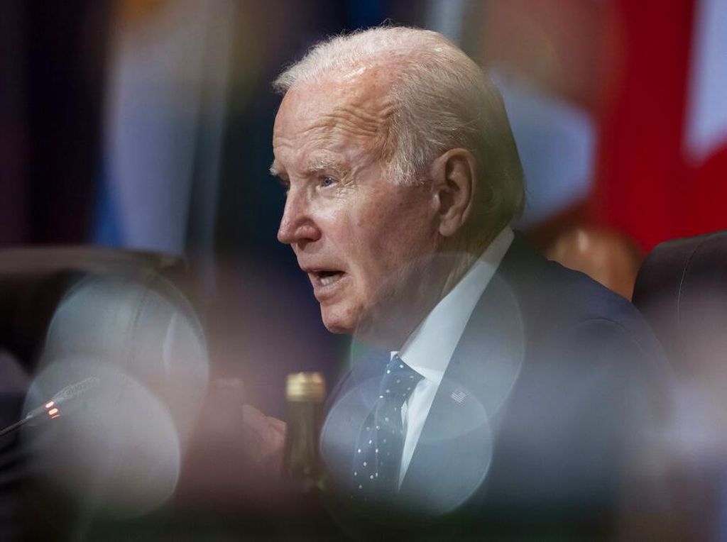 Joe Biden Temui Orang Tua Pria Kulit Hitam yang Tewas Dipukuli Polisi