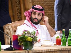 Pangeran MbS Jemput Bek Arab Saudi yang Cedera Pakai Jet Pribadi