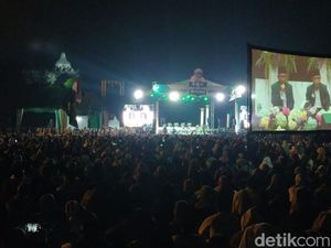 Ribuan Jemaah NU Berselawat Padati Taman Lumbini Candi Borobudur