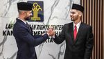 Lihat Lagi Momen Sandy Walsh-Jordi Amat jadi WNI dan Cium Merah Putih
