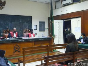 Sidang Tuntutan Ayu Thalia di Kasus Pencemaran Nama Anak Ahok Ditunda