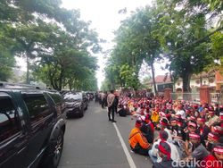 Massa Pro Mas Bechi Penuhi Jalan Arjuno Jelang Vonis Bikin Lalin Macet