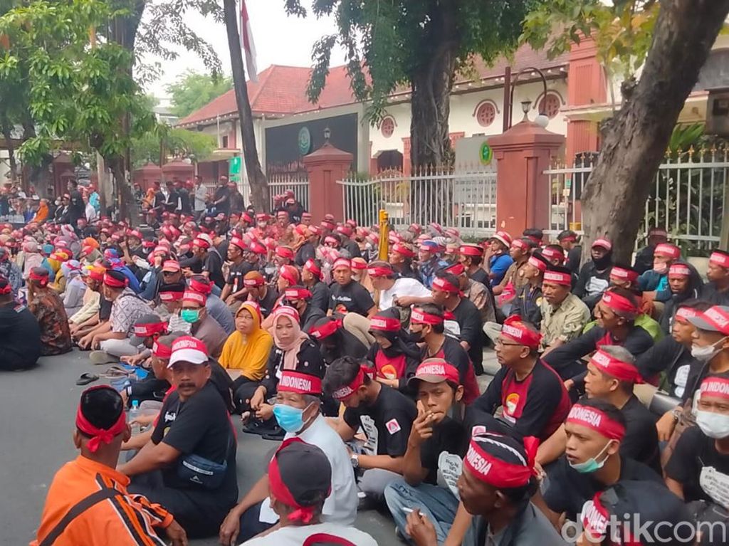 Ratusan Pendukung Anak Kiai Jombang Mas Bechi Doa Bersama Jelang Vonis