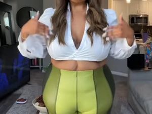 Influencer Plus Size Dicibir Haters Bentuk Perutnya Seperti Bokong