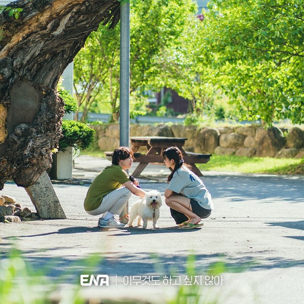 Still Cut Im Si Wan dan Seolhyun / Foto : instagram.com/channel.ena