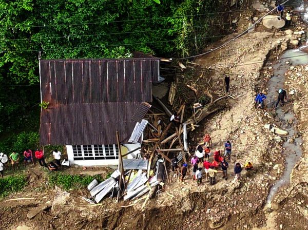 Begini Kondisi Rumah dan Mobil yang Diterjang Longsor di Gowa