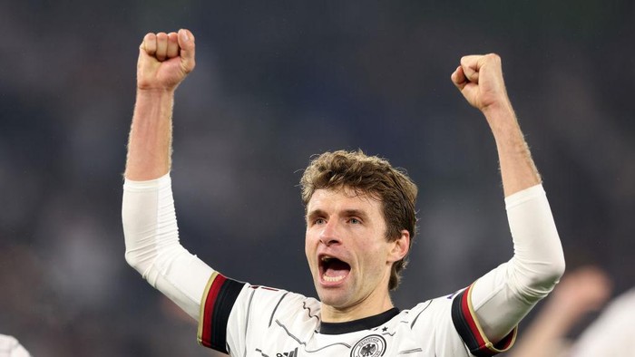 WOLFSBURG, GERMANY - NOVEMBER 11: Thomas Mueller of germany  celebrates as he scores the goal during the 2022 FIFA World Cup Qualifier match between Germany and Liechtenstein at Volkswagen Arena on November 11, 2021 in Wolfsburg, Lower Saxony. (Photo by Stefan Matzke - sampics/Corbis via Getty Images)