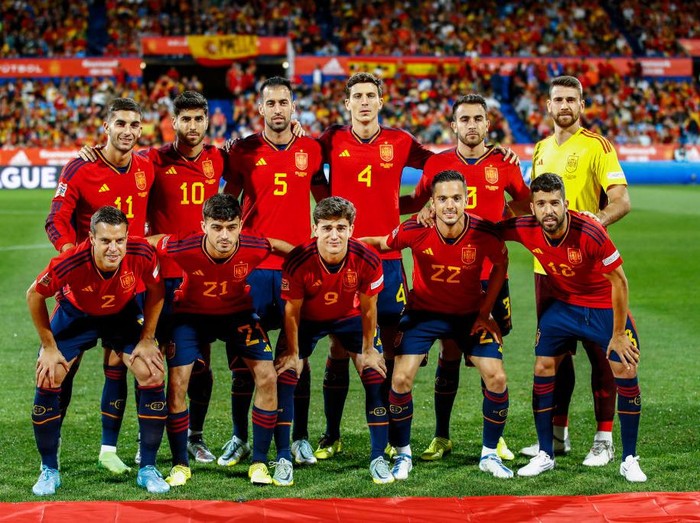 XI Spanish team Ferran Torres, Marco Asensio, Sergio Busquets, Pau Torres, Eric Garcia, Cesar Azpilicueta, Pedri, Gavi, Pablo Sarabia, Jordi Alba during the UEFA Nations League match Group 2 between Spain v Switzerland at La Romareda Stadium in Zaragoza, Spain, on September 24th, 2022.  (Photo by Xavier Bonilla/NurPhoto via Getty Images)
