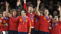Dominasi pemain Barcelona di tubuh Timnas Spanyol bukanlah hal aneh. Tahun 2010 ketika Tim Matador menangi Piala Dunia, ada delapan pemain Barcelona beberapa di antaranya seperti Xavi, Fabregas, Iniesta, sampai Puyol (Getty Images)