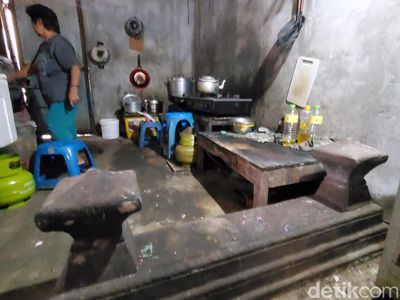 Potret Makam Tua dalam Rumah Warga Taman Sari Jogja