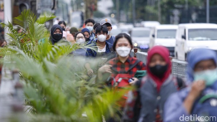 Waspada Varian XBB dan BQ.1 Biang Kerok COVID-19 Meroket di RI Jubir Kemenkes Mohammad Syahril menyebutkan bahwa XBB maupun BQ.1 menyumbang lebih dari 20 persen penambahan permasalahan gres di Indonesia.
