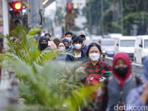 Curhat Warga +62 yang Masih Setia Pakai Masker Meski PPKM Dicabut Curhat Warga +62 yang Masih Setia Pakai Masker Meski PPKM Dicabut