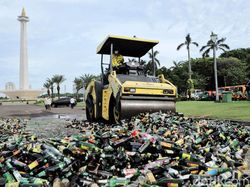 14 Ribu Miras Ilegal Dimusnahkan di Monas