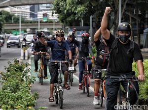 Komunitas Bike to Work Cabut Penghargaan Kota Ramah Sepeda dari Jakarta Komunitas Bike to Work Cabut Penghargaan Kota Ramah Sepeda dari Jakarta