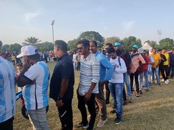 Antrean Mengular Demi Foto Bareng Trofi Piala Dunia