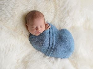 Anjuran Membacakan Adzan untuk Bayi yang Baru Lahir