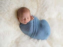 Anjuran Membacakan Adzan untuk Bayi yang Baru Lahir