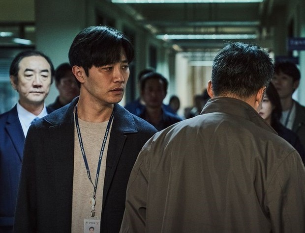Cuplikan scene Jin Goo dan Lee Sung Min di Shadow Detective/ Foto: instagram.com/disneypluskr Cuplikan scene Jin Goo dan Lee Sung Min di Shadow Detective/ Foto: instagram.com/disneypluskr