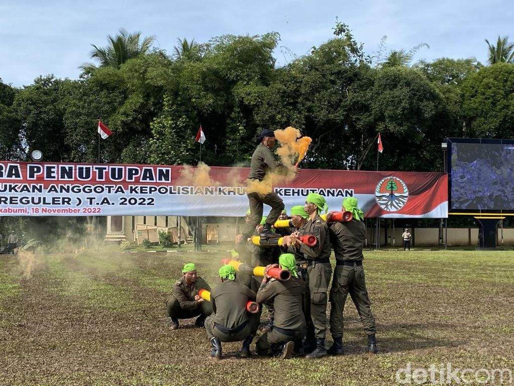 Atraksi Polisi Hutan di Sukabumi Atraksi Polisi Hutan di Sukabumi