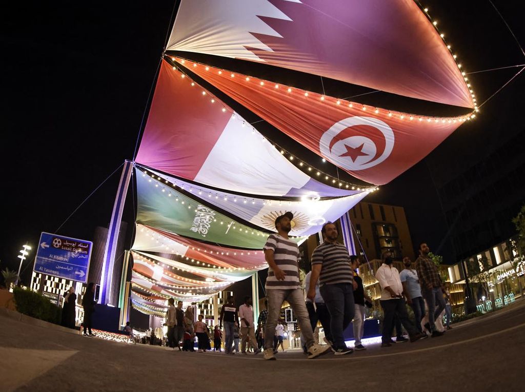 Doha Berhias Bendera Raksasa Jelang Piala Dunia 2022