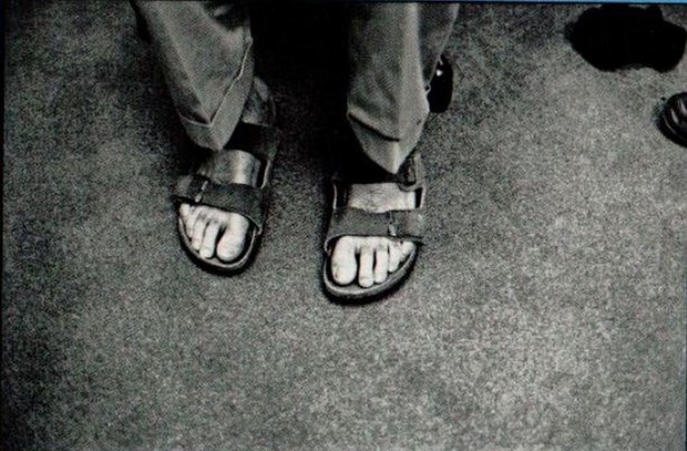 Foto: julienslive.com Steve Jobs memakai Birkenstock/