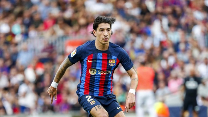 Barcelona's Hector Bellerin during a Spanish La Liga soccer match between FC Barcelona and Elche CF at Camp Nou stadium in Barcelona, Spain, Saturday, Sept. 17, 2022. (AP Photo/Joan Monfort)