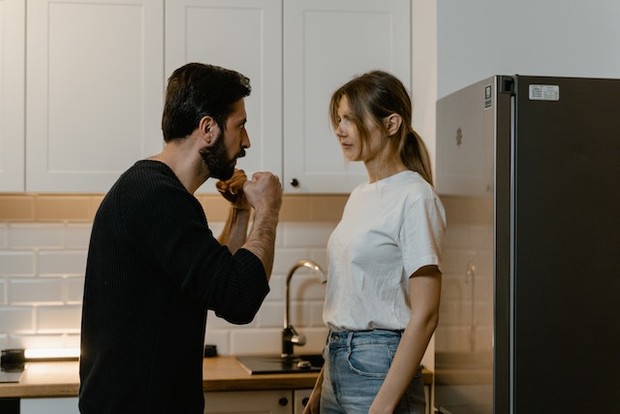 Ilustrasi kekerasan (Foto: Pexels/MART PRODUCTION) Ilustrasi kekerasan (Foto: Pexels/MART PRODUCTION)