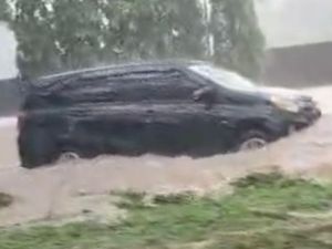 Banjir Makassar Turut Rendam Jalan Masuk Bandara Sultan Hasanuddin