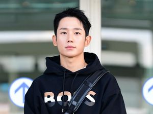 4 Momen Jung Hae In di Bali, Disambut Fans Hingga Salah Masuk Mobil