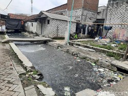 Warga Tambak Wedi Tagih Janji saat Wawali Armuji Sidak Sambil Ngonten