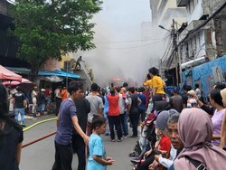Api Masih Menyala, Pasar Pagi Asemka Kebakaran di Kios Samping Fly Over