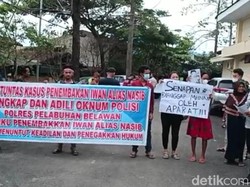 Pria di Medan Tewas Ditembak Polisi, Warga Demo Polres Belawan