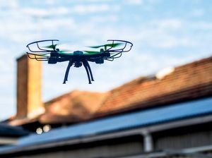 Drone Rekam Sosok Misterius Mirip Kuntilanak di Hutan