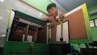 Keren! Siswa SMK di Boyolali Ini Bikin ATM Pemilah Sampah